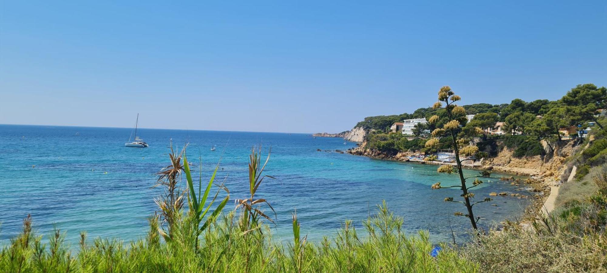 T3, 65 M2, Sur Mer,300m Du Port, Terrasse Et Petite Cour, 2 Et Salon *